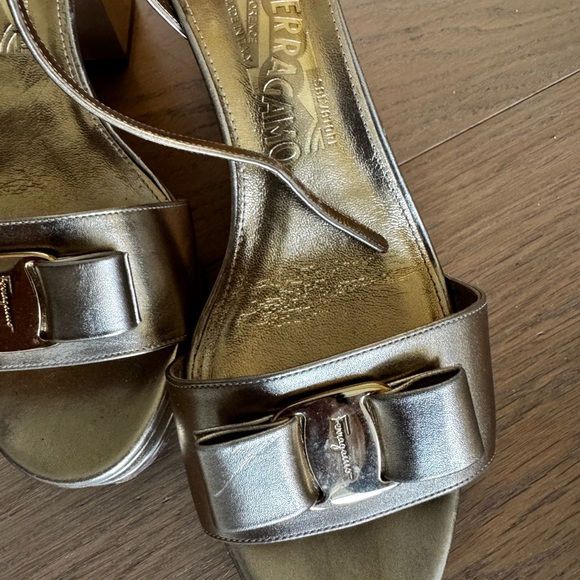 High heel with a bow accent 9.5 size Beige - Picture 4 of 6